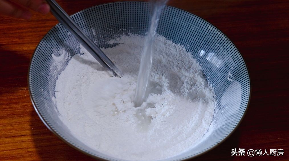 年糕不用微波炉用开水泡软吗,很好吃的年糕爆浆不用煮