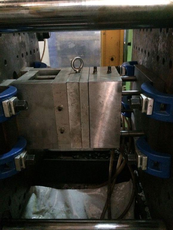 注塑机模具拉不开怎么办,注塑机不上油是什么原因