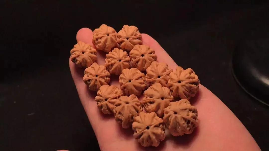 文玩小核桃手串能用水洗吗,文玩小核桃蛤蟆头手串价格