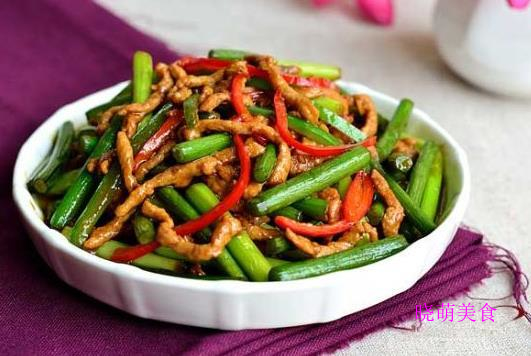 蒜苔炒虾丸和白菜的做法,蘑菇蒜苔炒肉丝虾仁的做法