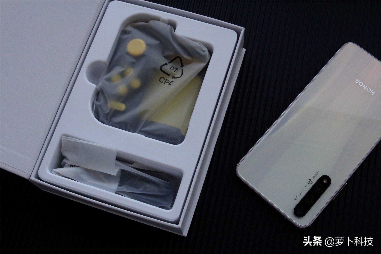 北通h1游戏手柄测评,北通h1手柄玩和平精英怎么锁定