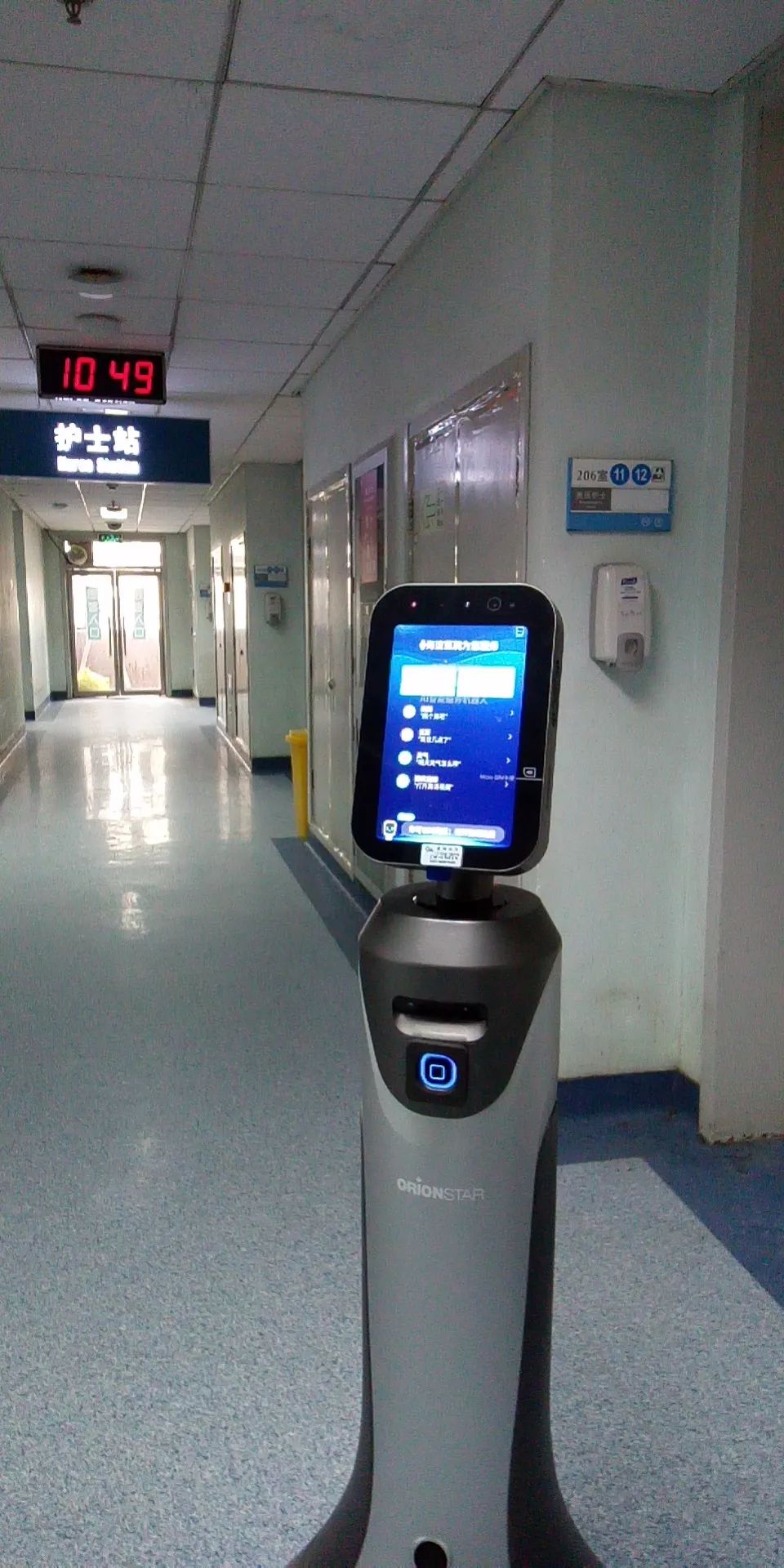 人工智能抢先布局机器人成香饽饽,人工智能机器人快速发展