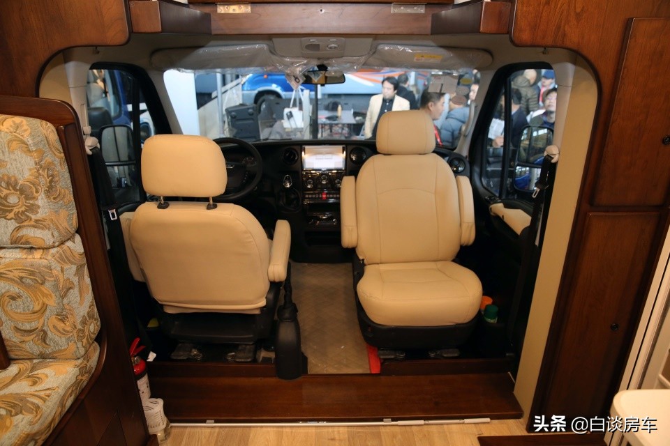 依维柯8at房车驾驶体验,最便宜依维柯8at房车