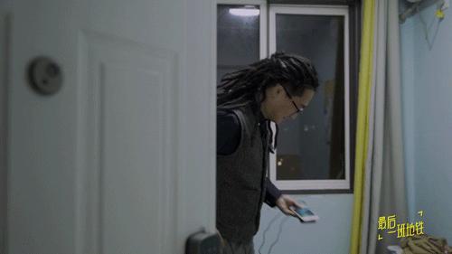 蜗居7平米出租房，35岁失业的二胎爸爸到底能有多拼？