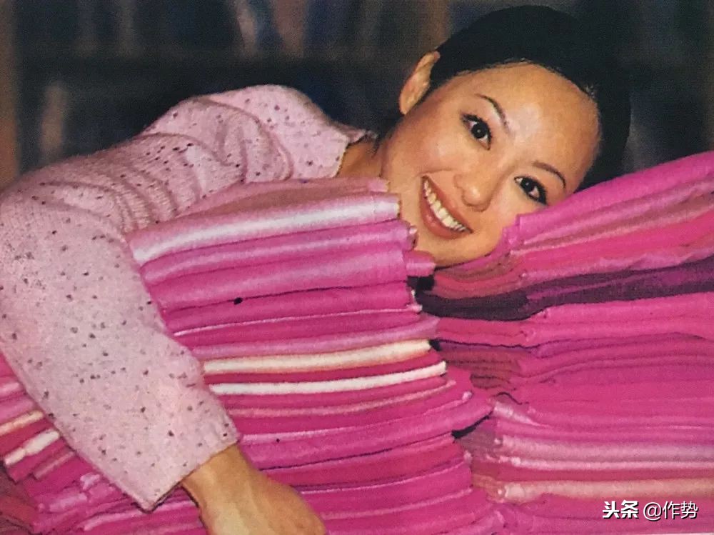 两位前任破产，自己一边还债一边买买买，这个传奇名媛真的了不起