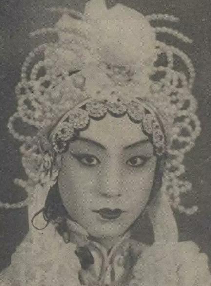 李金鸿：谈京剧武旦（踩跷与打出手）