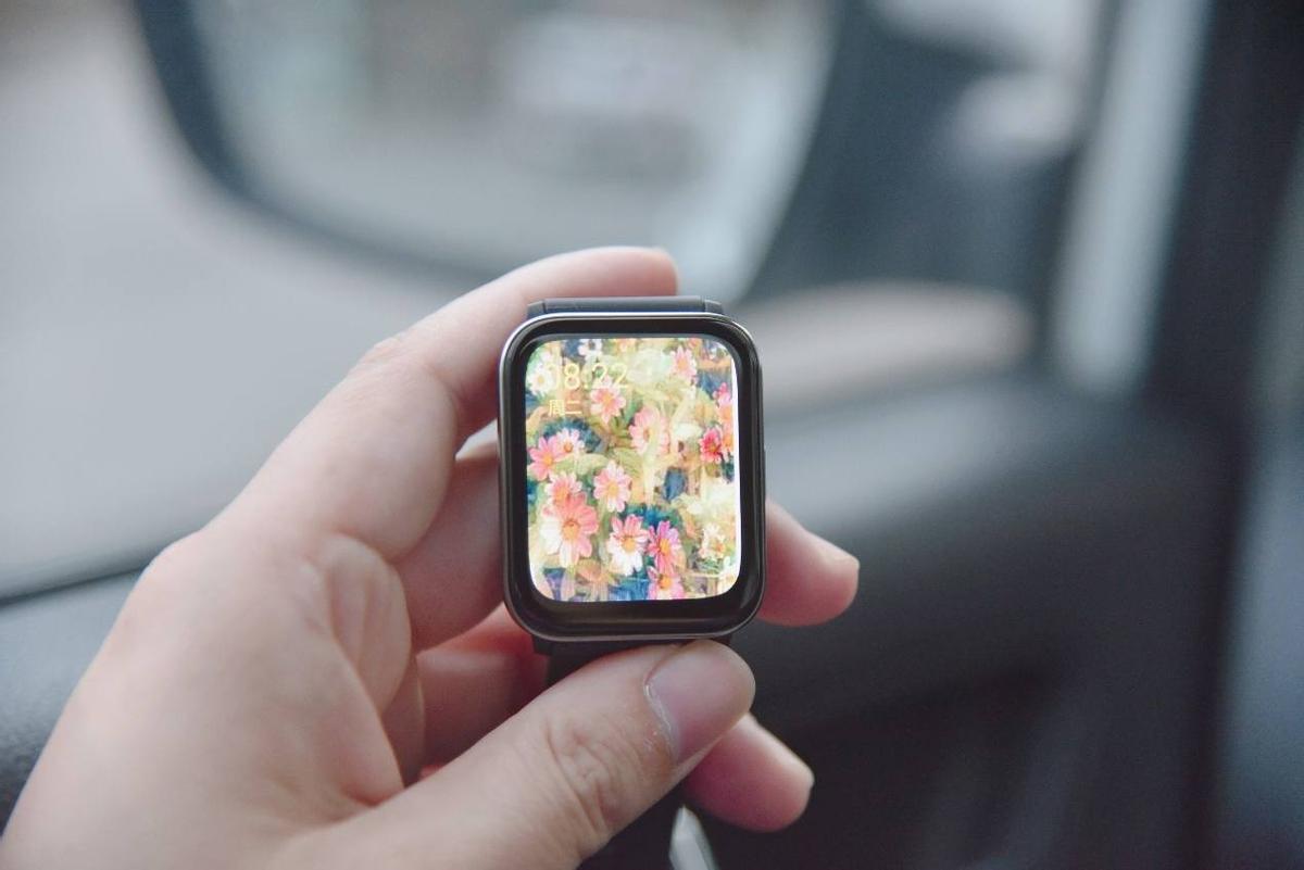 黑加两年后回归小米生态链，399元开启众筹，这手表亮了