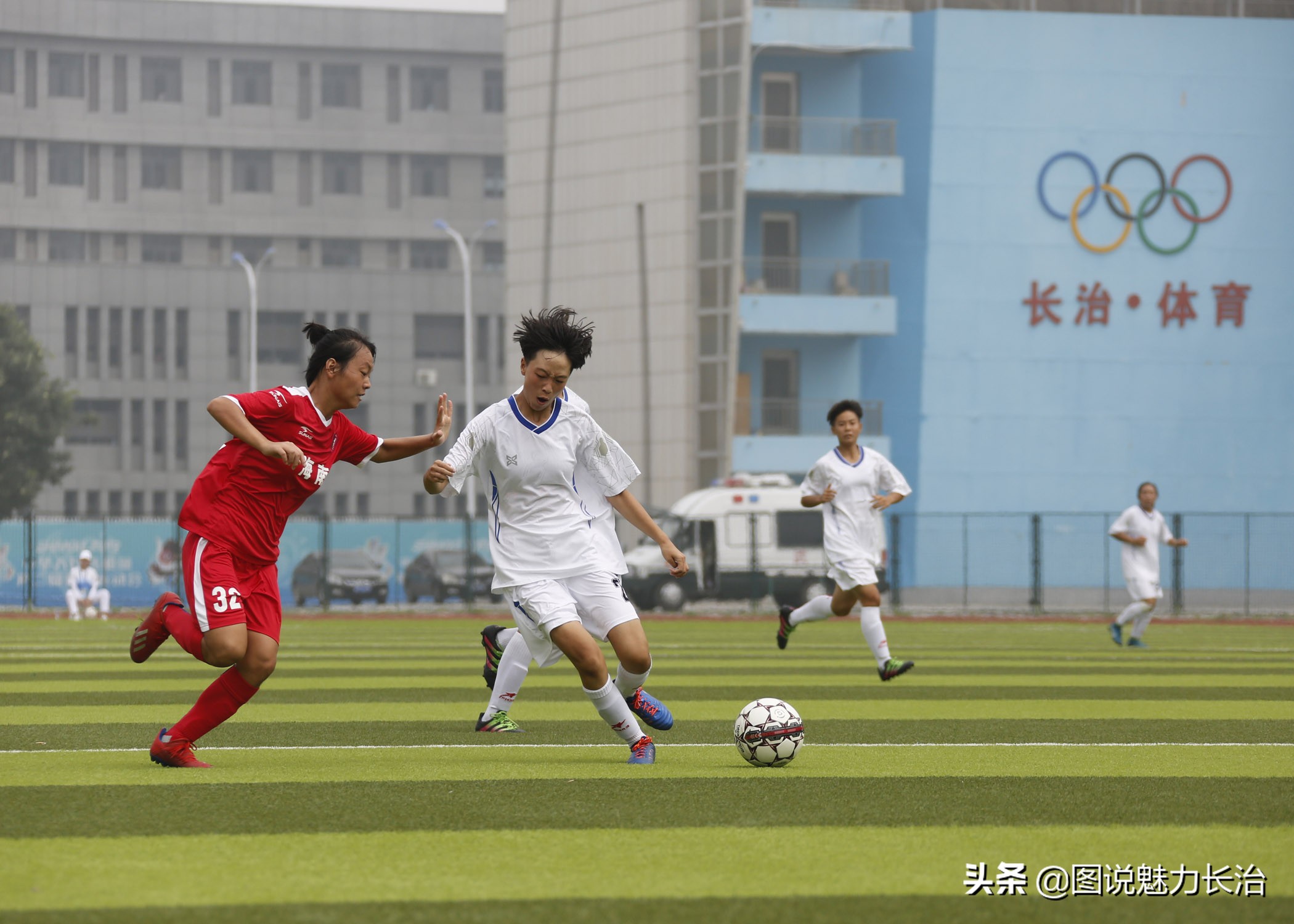 足球球员受伤瞬间,盘点足球比赛上的精彩瞬间