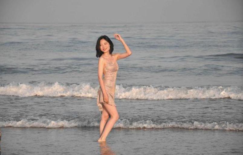 青岛金沙滩——亚洲第一滩，夏天人气火爆，美女扎堆，超级震撼