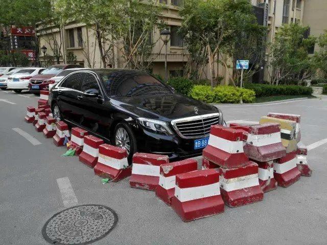 找不到车位停路边会被贴罚单吗,找不到停车位被贴条