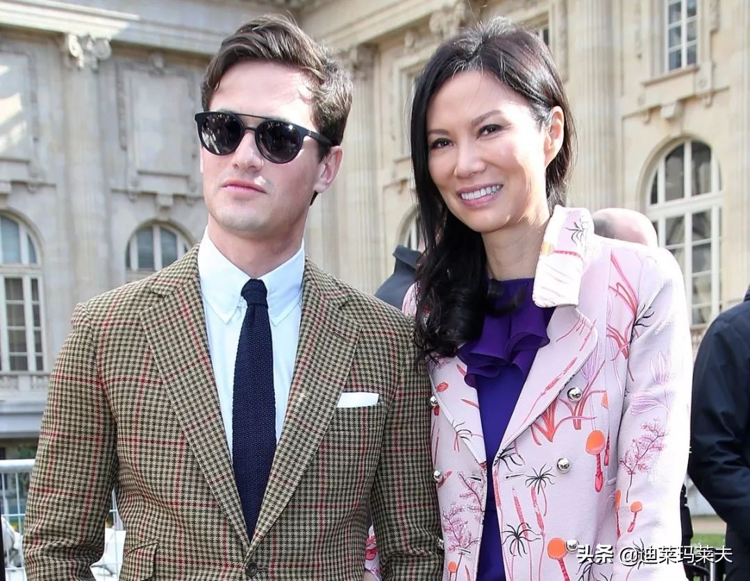 邓文迪怎么获得的百亿家产,49岁邓文迪与20岁男友