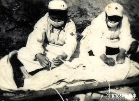 战争故事：志愿军战士被弹片削掉命根子，他在深夜悄悄拔掉输血管