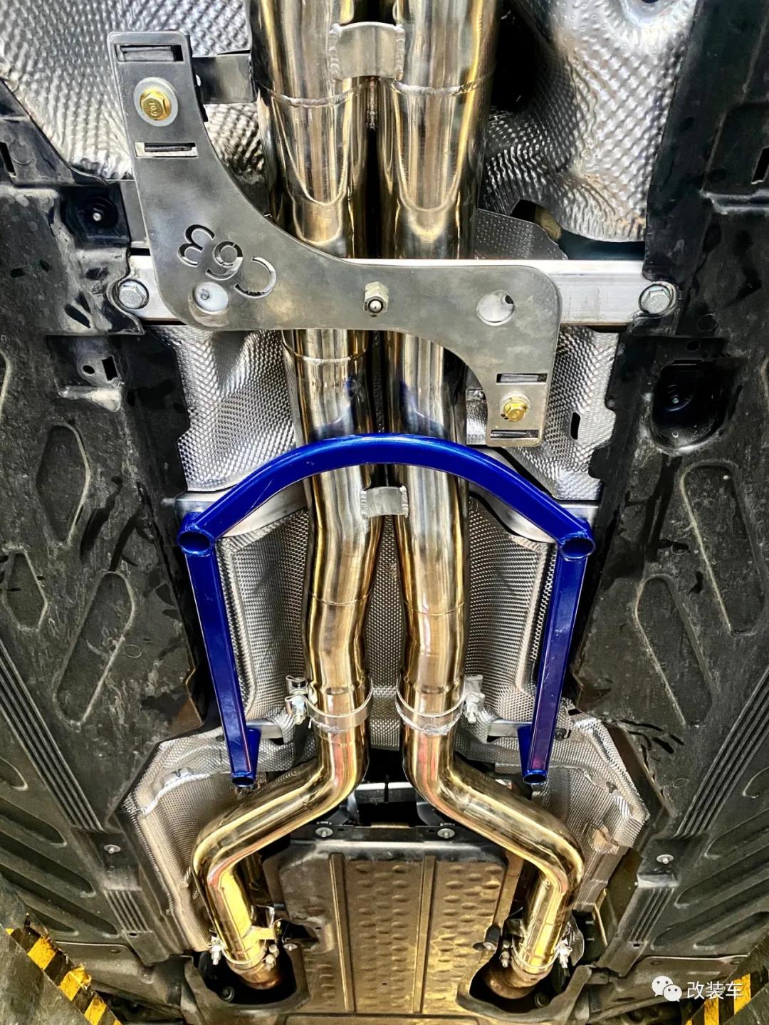 奔驰amgc63v8,6.2升v8奔驰c63加速