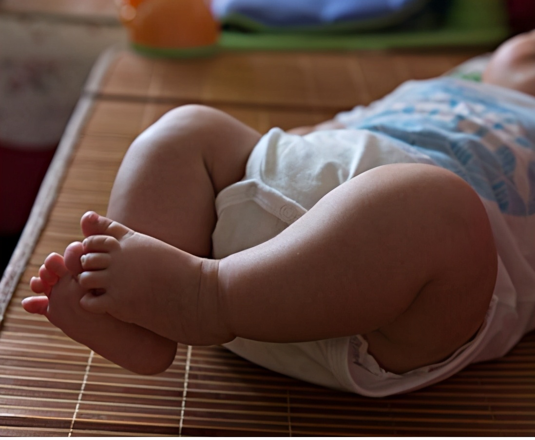 给娃这样开空调难怪会生病,孩子容易生病空调开什么模式好点