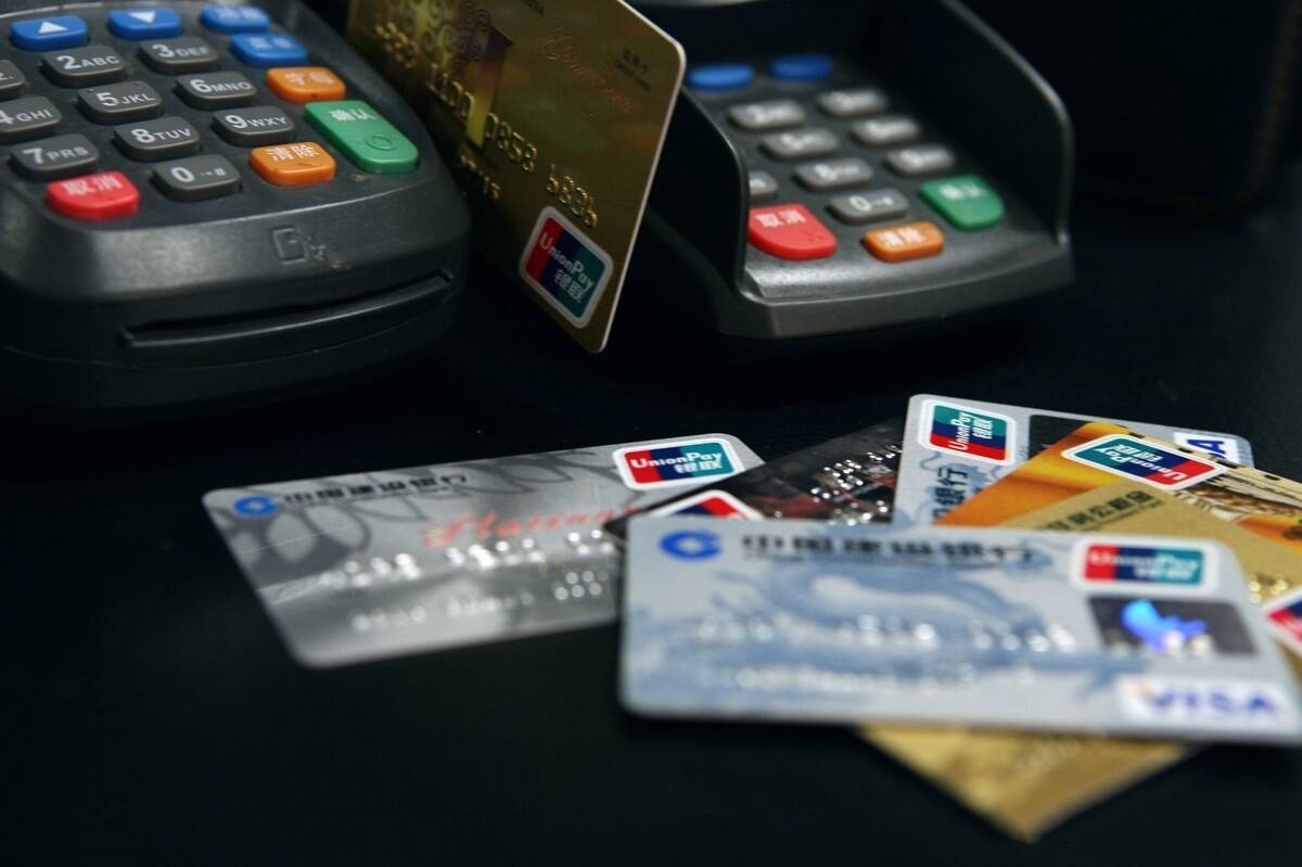 多家银行卡要被注销赶紧自查,卡里有钱会被银行销户吗