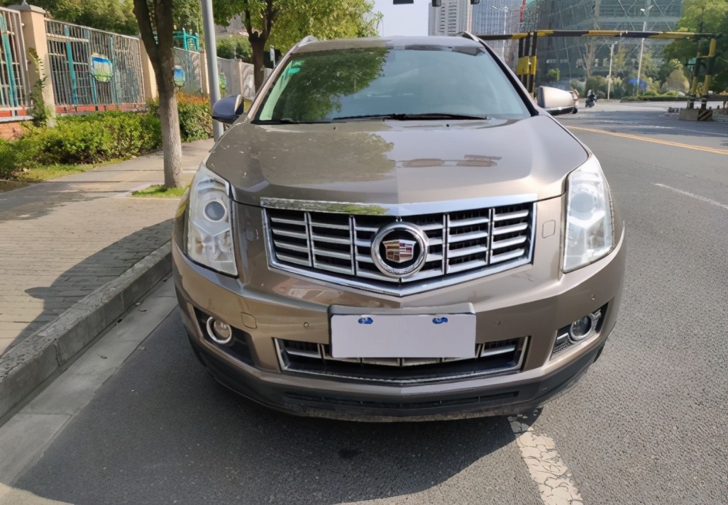 同为豪华品牌掉价最狠15万内就可以买到的洗浴城专车—凯迪拉克