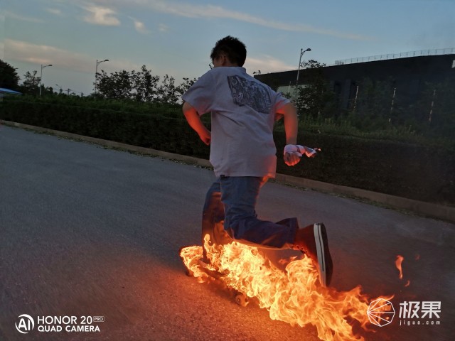 荣耀20PRO这是在玩火！竟敢和GoPro比防抖？