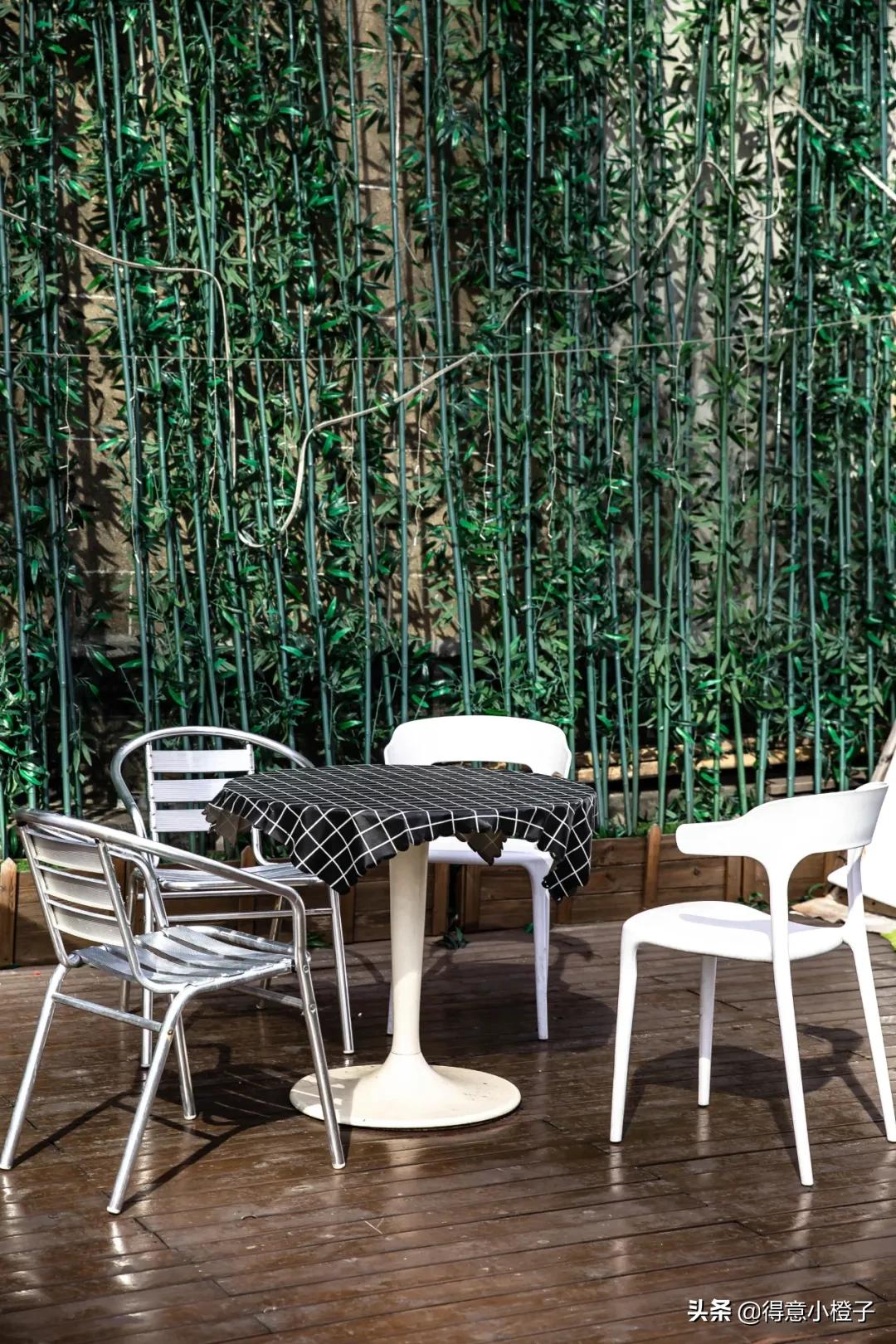 楼顶喝酒看日出,楼顶喝酒夜景视频实拍