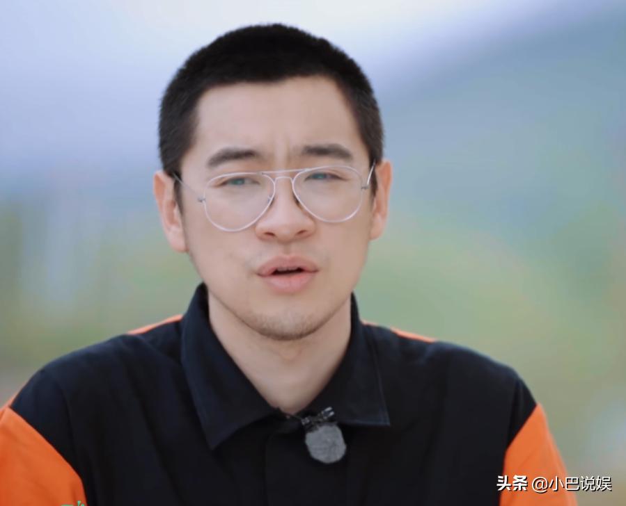 精致过头？桃花坞村长打篮球，热身活动让人等不及，剪指甲至于吗