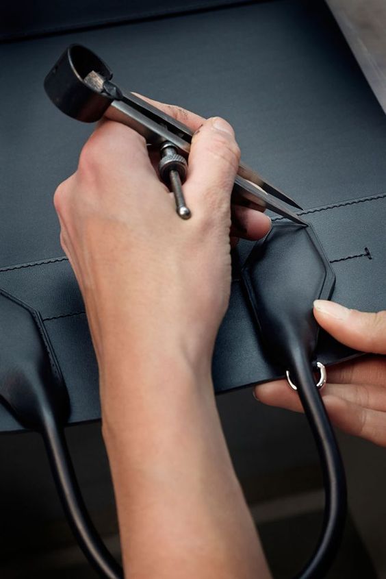 fendi腋窝包,fendi躲猫猫躲进女生心中的包