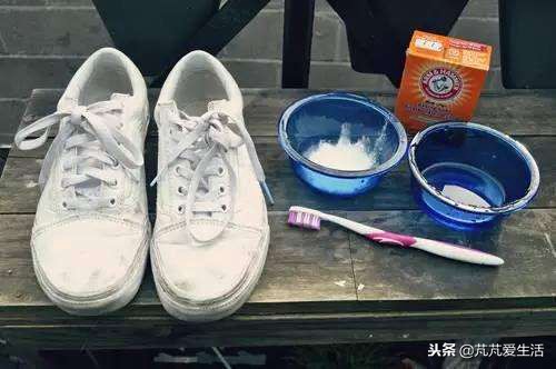 小白鞋穿久了又脏又黄,小白鞋好穿却难洗