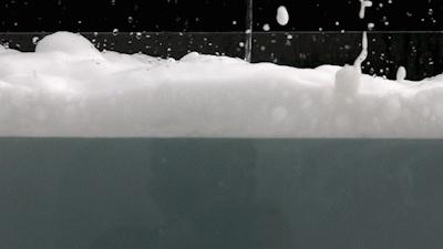 拉屎的时候怎么防止溅水,教你怎么拉粑粑不粘马桶上