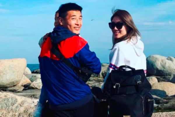 武磊留洋晒与女友同框照,武磊妻子写真