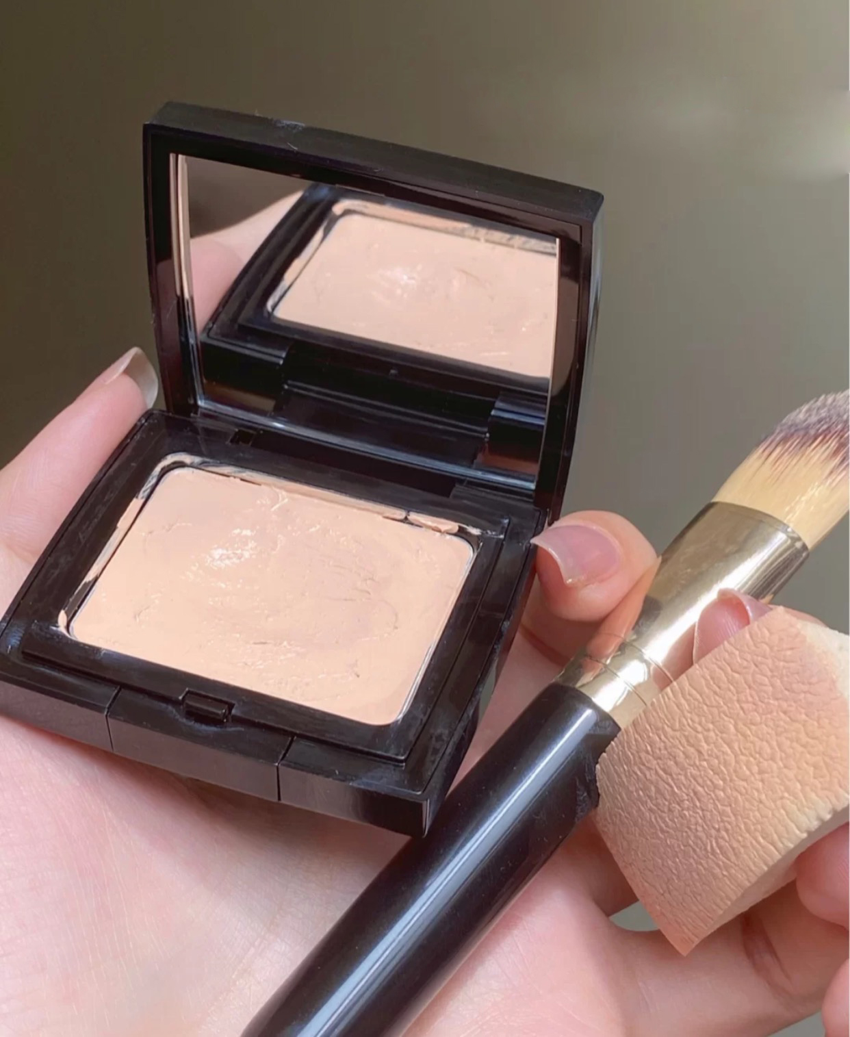 植村秀粉底和资生堂,中国彩妆大师毛戈平简介