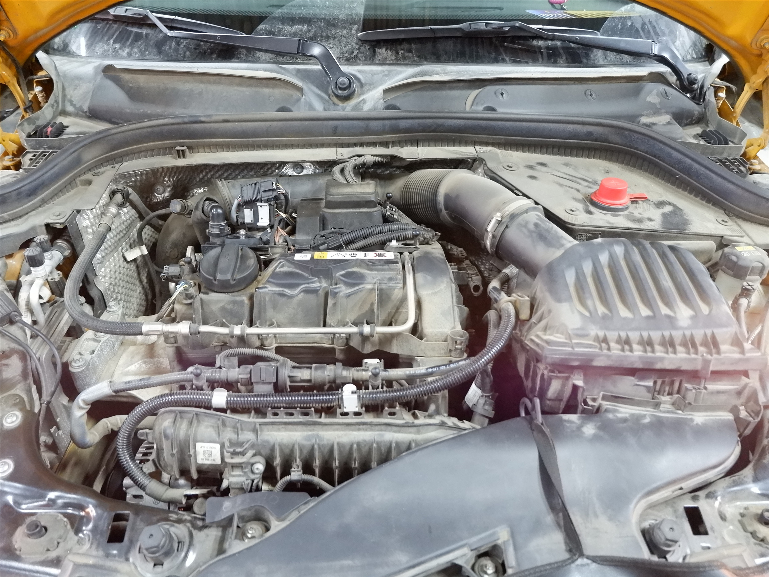 mini是三缸发动机吗,做了保养发动机抖动