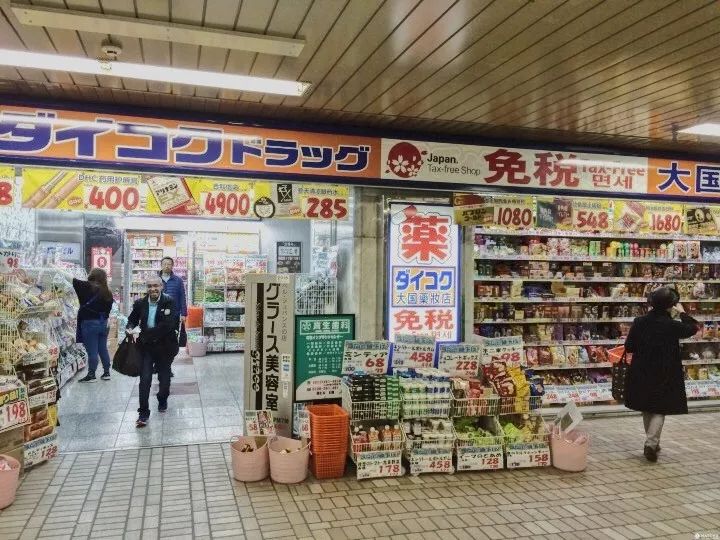 游客都去逛百货商店了,日本人自己去了这里