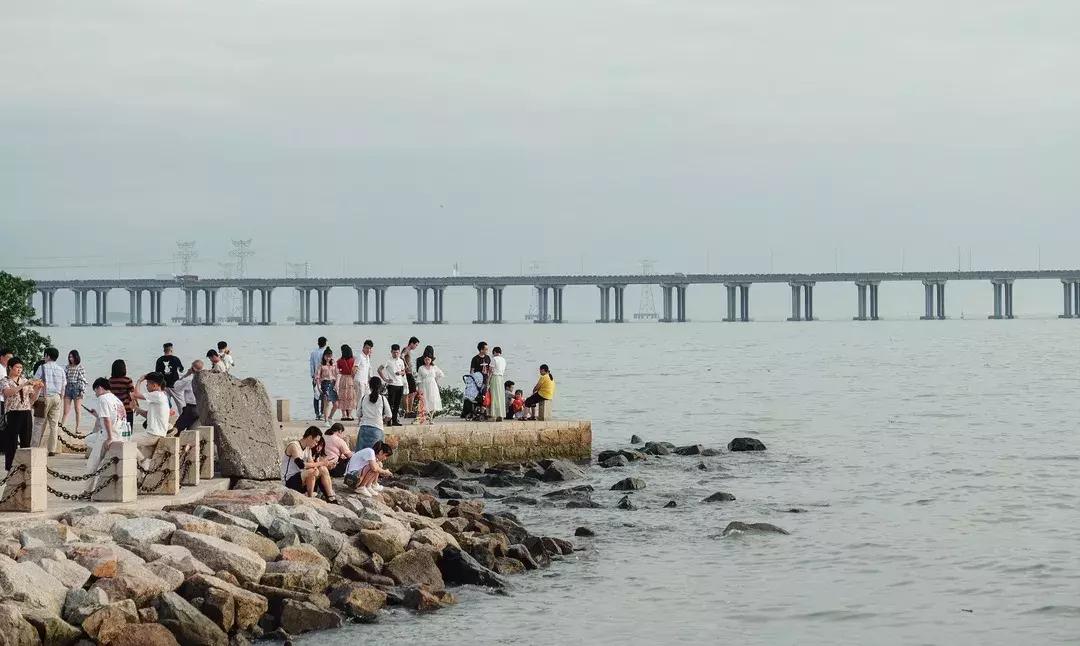 鍥烘垗杩欓噷鍝噷鏈夊ソ鐜╃殑,鍥烘垗鐮佸ご杩欓噷娴蜂笂鏄粈涔堟ˉ