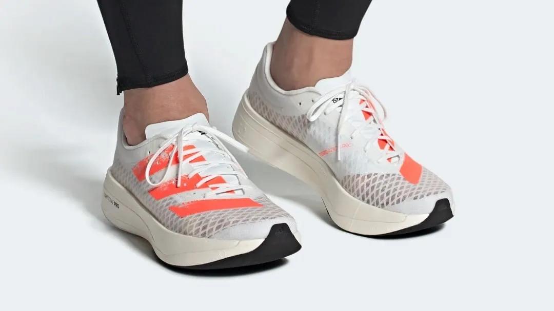 穿什么跑鞋适合跑马拉松,nb哪几款跑鞋适合扁平足