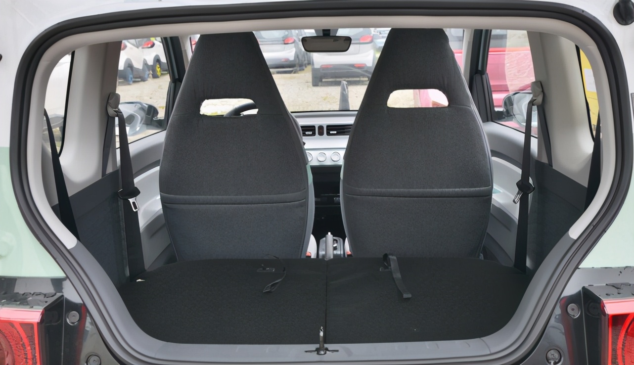 五菱宏光miniev好还是奔奔好,五菱宏光miniev对比奔奔