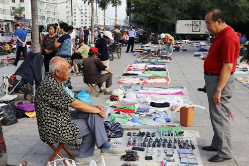 一类街道商铺门前让摆摊吗,地摊和门面房的矛盾怎么解决