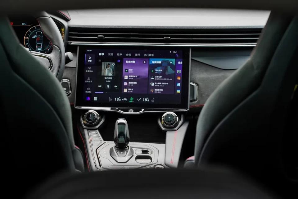 领克01phev和领克05phev,2022款领克05两驱耀halo测评