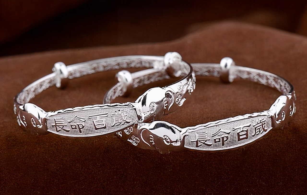 银手镯氧化了生活小妙招怎么清洗,银手镯氧化了在家用什么办法清洗