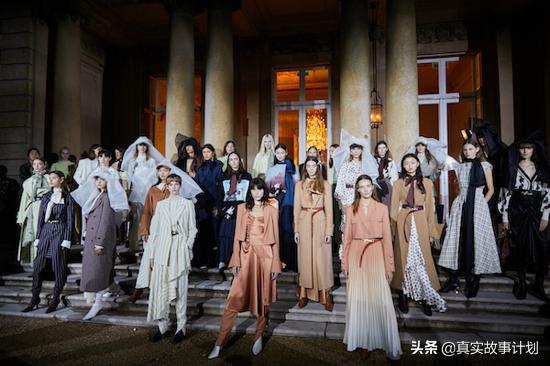 一场直播超20万人观看，伊芙丽依托淘宝直播领跑中国女装