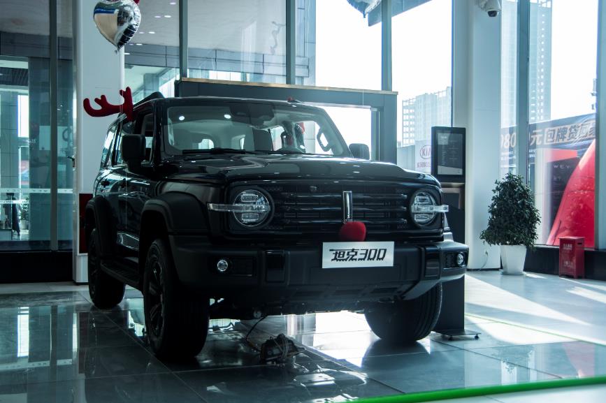 探店坦克300,最新款坦克300拖车