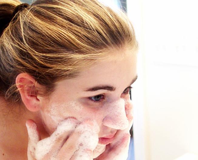 化妆为什么步骤正确还卡粉,为什么冬天化妆容易卡粉不服帖