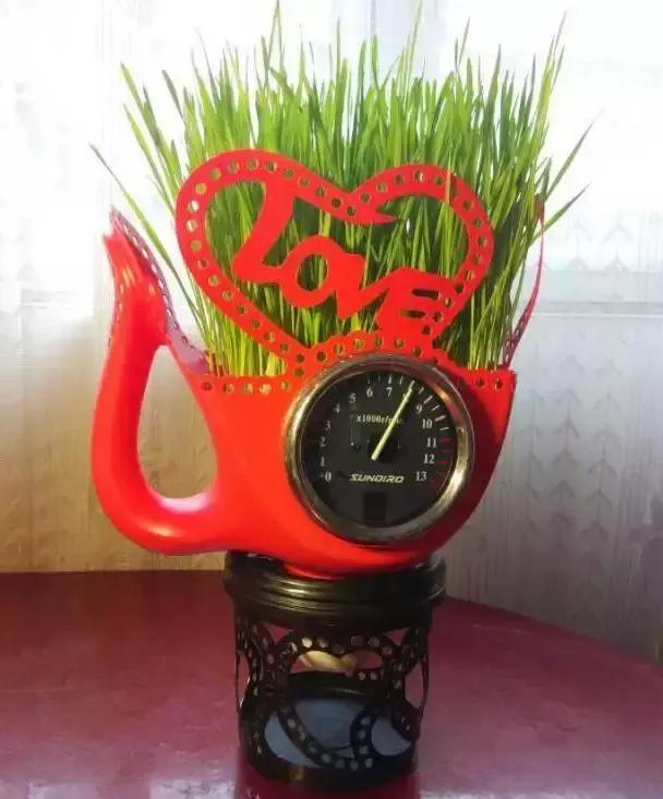 洗衣液瓶改造成花瓶怎么改造,空洗衣液瓶改造成花瓶的教程