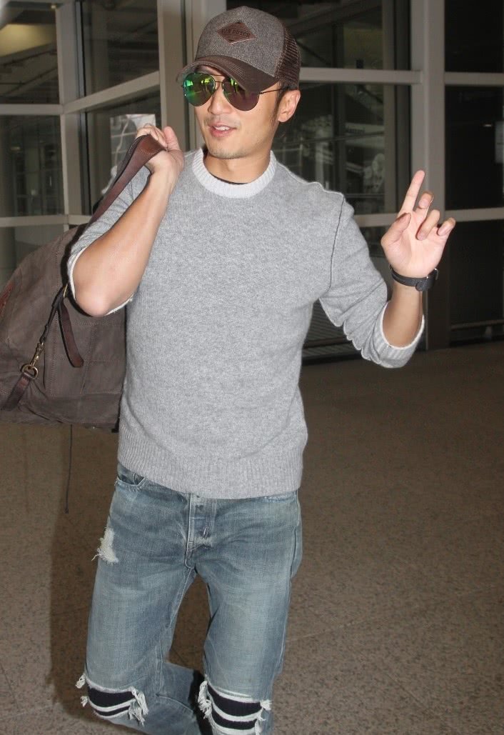 梁小龙谈王菲谢霆锋,港媒评王菲谢霆锋