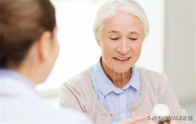 长了老年斑，有办法淡化吗？是否能彻底去除，皮肤科医生给你答案
