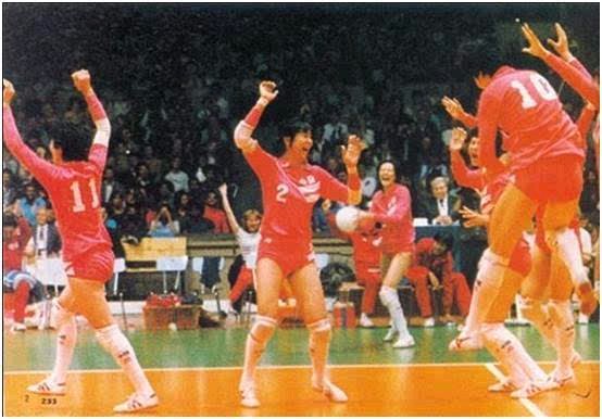 中国女排奋斗经历简短20字,排球运动简史中国女排