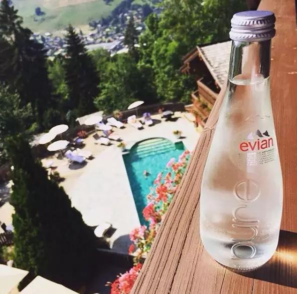 依云如何将一瓶水，卖出奢侈品的味道？