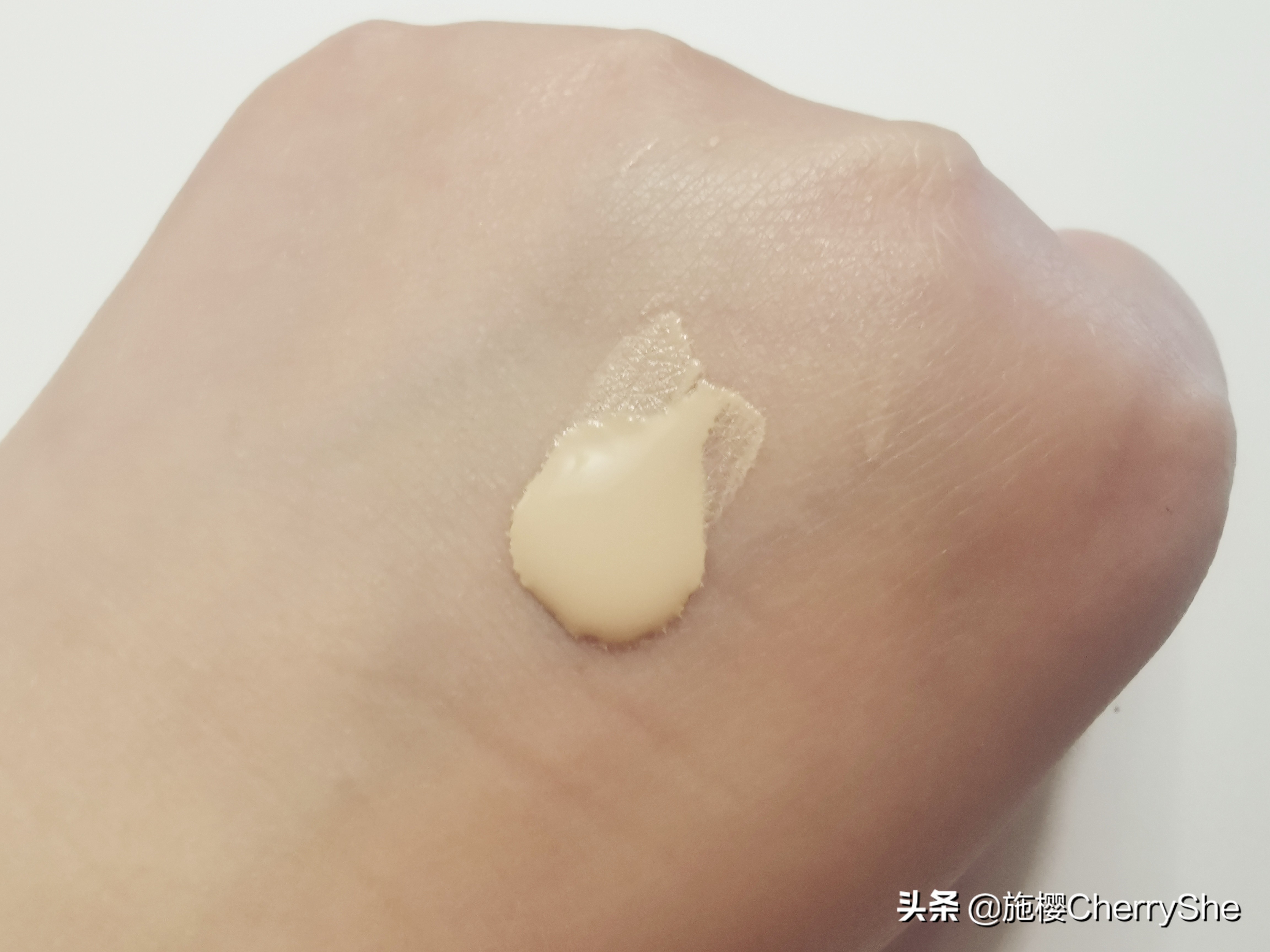 粉底液阿玛尼权力3.5号色,混油皮粉底液测评推荐圣罗兰