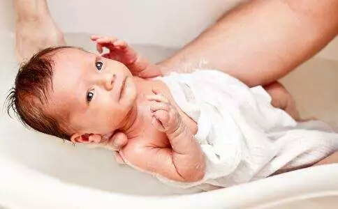 冷热交替洗澡应该避开哪些部位,洗澡要注意哪些部位