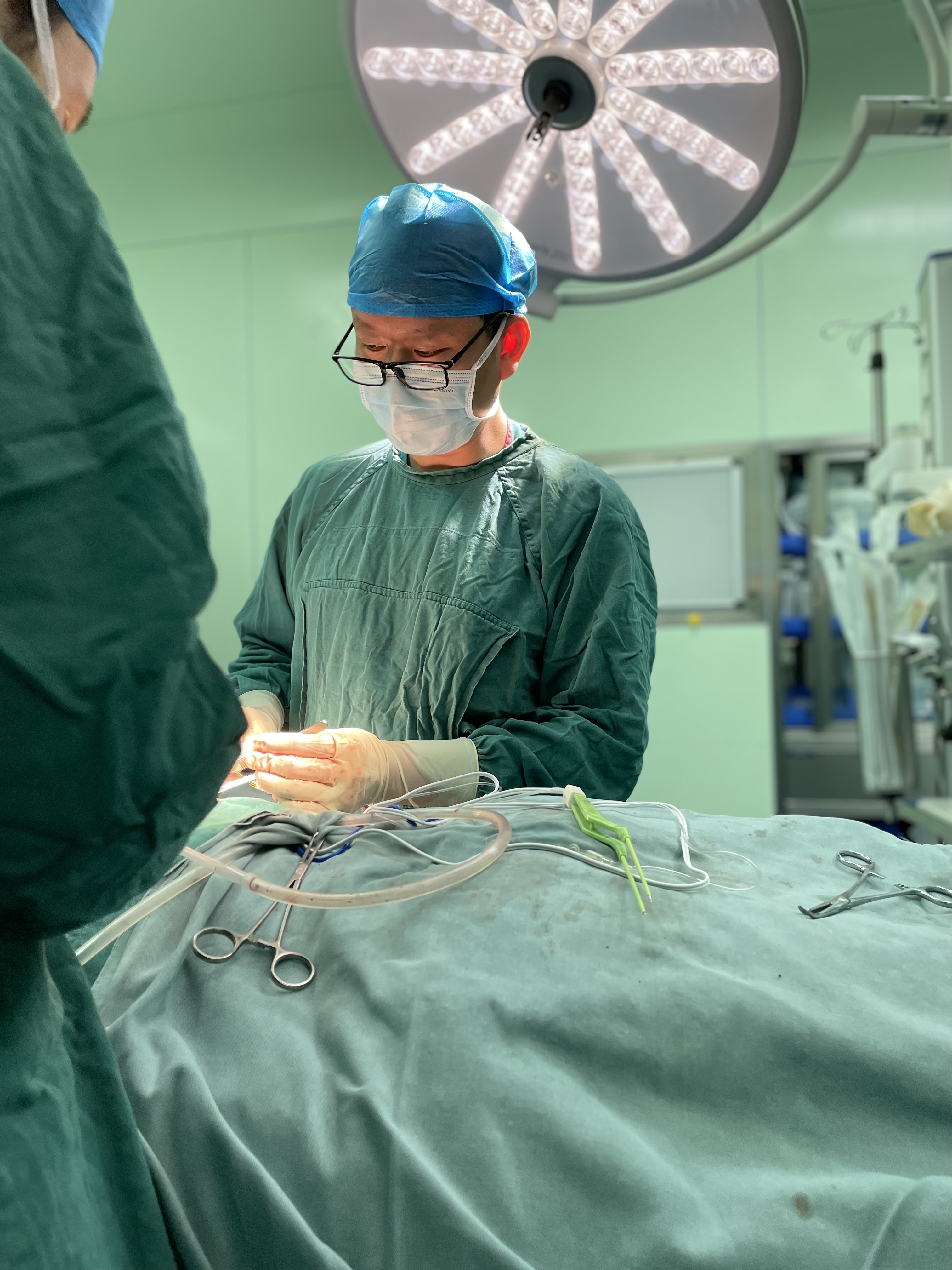 乳房整形再造,妈妈乳房肿块切除手术