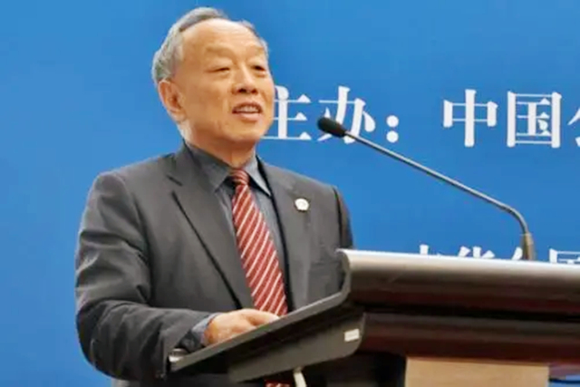 李肇星升任外交部长，*其琛钱**告诫：不要把官衔太当回事