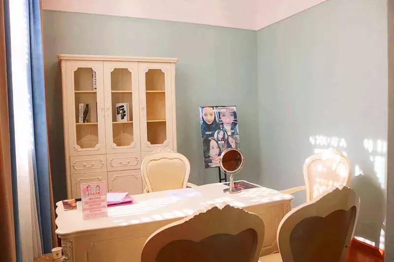 揭秘！天津路这家店，门口停满豪车！还不时有各种靓丽女子进出.