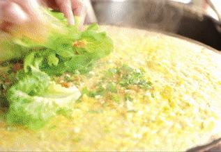 最正宗的煎饼果子怎么做,正宗煎饼果子制作攻略